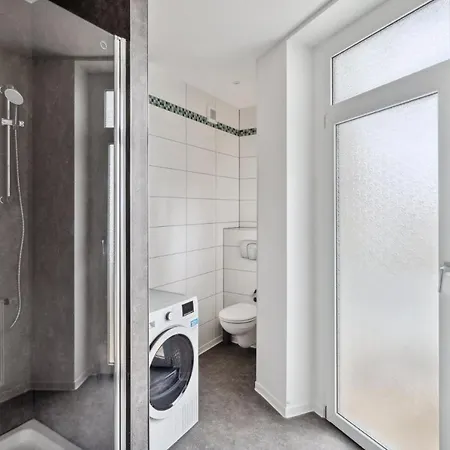 Fuer 13 Gaeste, 5 Schlafzimmer, 2 Baeder, 2 Loggia's, Zentrum Ost Διαμέρισμα Λειψία