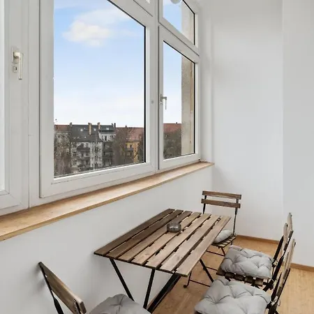 Fuer 13 Gaeste, 5 Schlafzimmer, 2 Baeder, 2 Loggia's, Zentrum Ost *