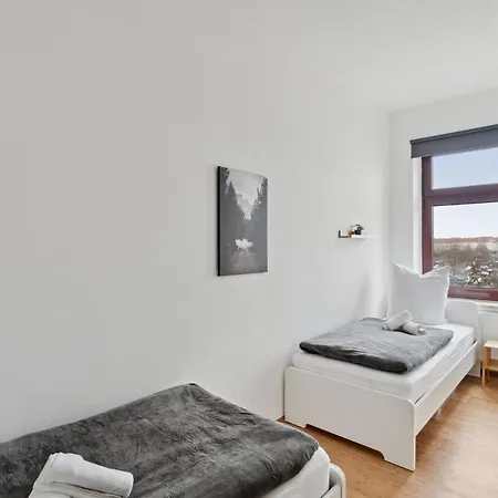 Διαμέρισμα Fuer 13 Gaeste, 5 Schlafzimmer, 2 Baeder, 2 Loggia's, Zentrum Ost Λειψία