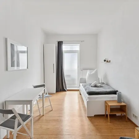 Διαμέρισμα Fuer 13 Gaeste, 5 Schlafzimmer, 2 Baeder, 2 Loggia's, Zentrum Ost