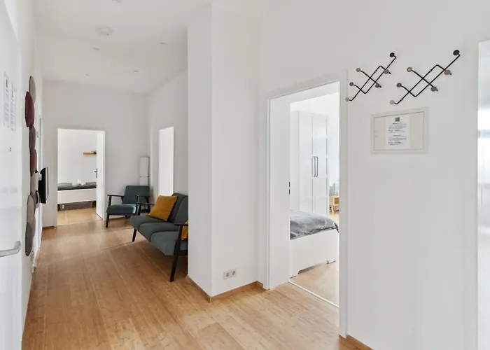 Apartman Fuer 13 Gaeste, 5 Schlafzimmer, 2 Baeder, 2 Loggia's, Zentrum Ost Lipcse