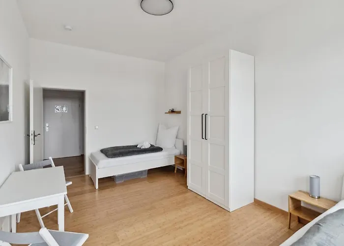 Apartman Fuer 13 Gaeste, 5 Schlafzimmer, 2 Baeder, 2 Loggia's, Zentrum Ost
