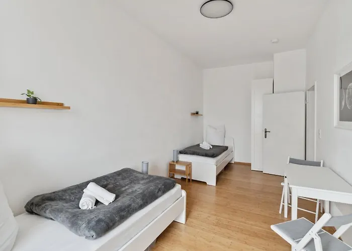 Fuer 13 Gaeste, 5 Schlafzimmer, 2 Baeder, 2 Loggia's, Zentrum Ost *