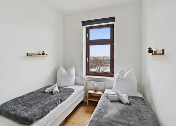 Fuer 13 Gaeste, 5 Schlafzimmer, 2 Baeder, 2 Loggia's, Zentrum Ost Lipcse