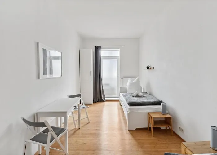 Apartman Fuer 13 Gaeste, 5 Schlafzimmer, 2 Baeder, 2 Loggia's, Zentrum Ost