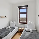 Fuer 13 Gaeste, 5 Schlafzimmer, 2 Baeder, 2 Loggia's, Zentrum Ost לייפציג