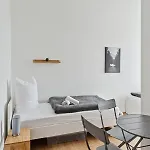 Fuer 13 Gaeste, 5 Schlafzimmer, 2 Baeder, 2 Loggia's, Zentrum Ost Leipzig