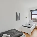 Apartment Fuer 13 Gaeste, 5 Schlafzimmer, 2 Baeder, 2 Loggia's, Zentrum Ost Leipzig