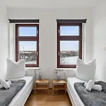 Fuer 13 Gaeste, 5 Schlafzimmer, 2 Baeder, 2 Loggia's, Zentrum Ost Apartment Leipzig
