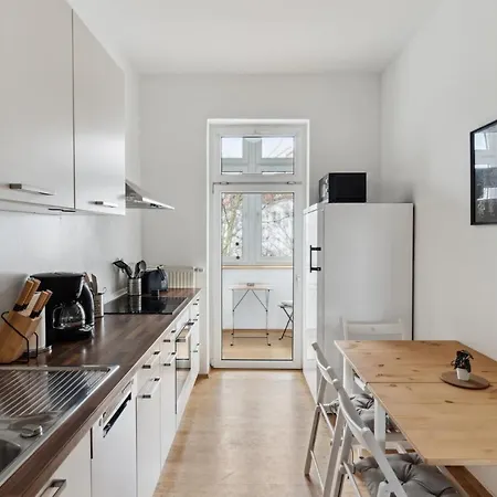 Appartamento Fuer 13 Gaeste, 5 Schlafzimmer, 2 Baeder, 2 Loggia's, Zentrum Ost Lipsia