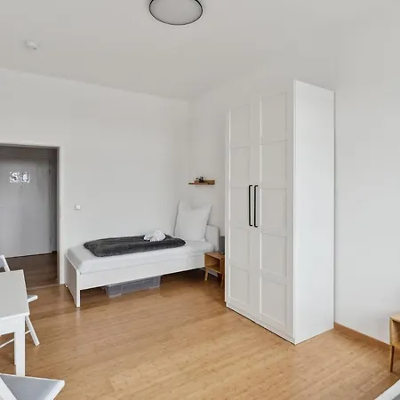 Appartamento Fuer 13 Gaeste, 5 Schlafzimmer, 2 Baeder, 2 Loggia's, Zentrum Ost