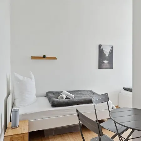 Fuer 13 Gaeste, 5 Schlafzimmer, 2 Baeder, 2 Loggia's, Zentrum Ost Lipsk