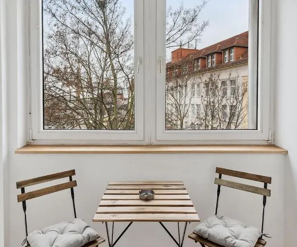 شقة Fuer 13 Gaeste, 5 Schlafzimmer, 2 Baeder, 2 Loggia's, Zentrum Ost *