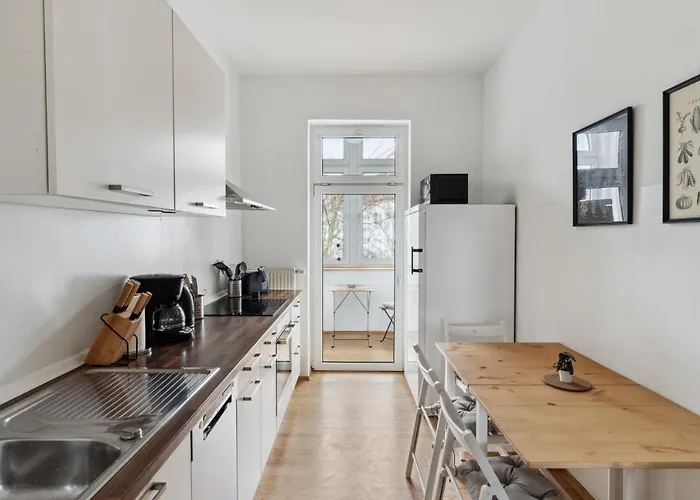 شقة Fuer 13 Gaeste, 5 Schlafzimmer, 2 Baeder, 2 Loggia's, Zentrum Ost لبسيا