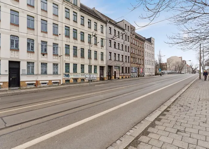 Fuer 13 Gaeste, 5 Schlafzimmer, 2 Baeder, 2 Loggia's, Zentrum Ost شقة *