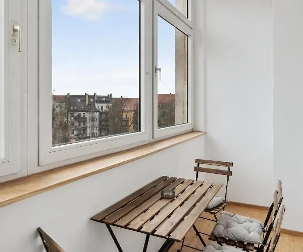 Fuer 13 Gaeste, 5 Schlafzimmer, 2 Baeder, 2 Loggia's, Zentrum Ost *